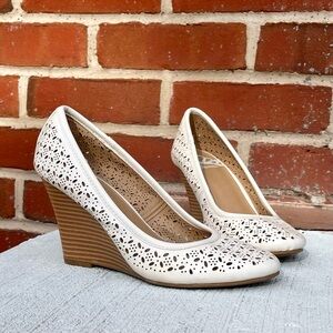 Fergalicious White Stacked Heel Eyelet Cutout Wedges Tiny Love Shoes Size 6.5